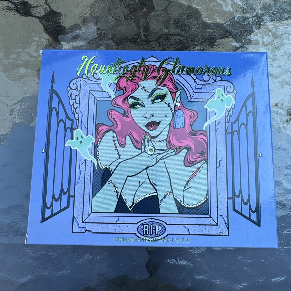 Alien Cosmetics Hauntingly Glamorous Eyeshadow Palette